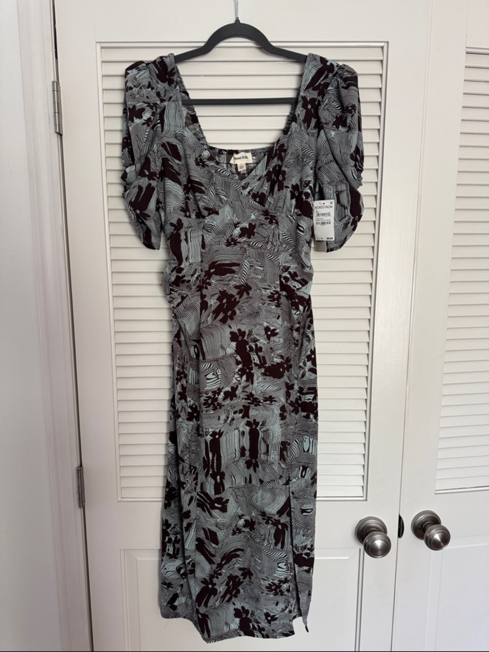 Floral midi women’s dress. Great for spring and summer. New with tags.